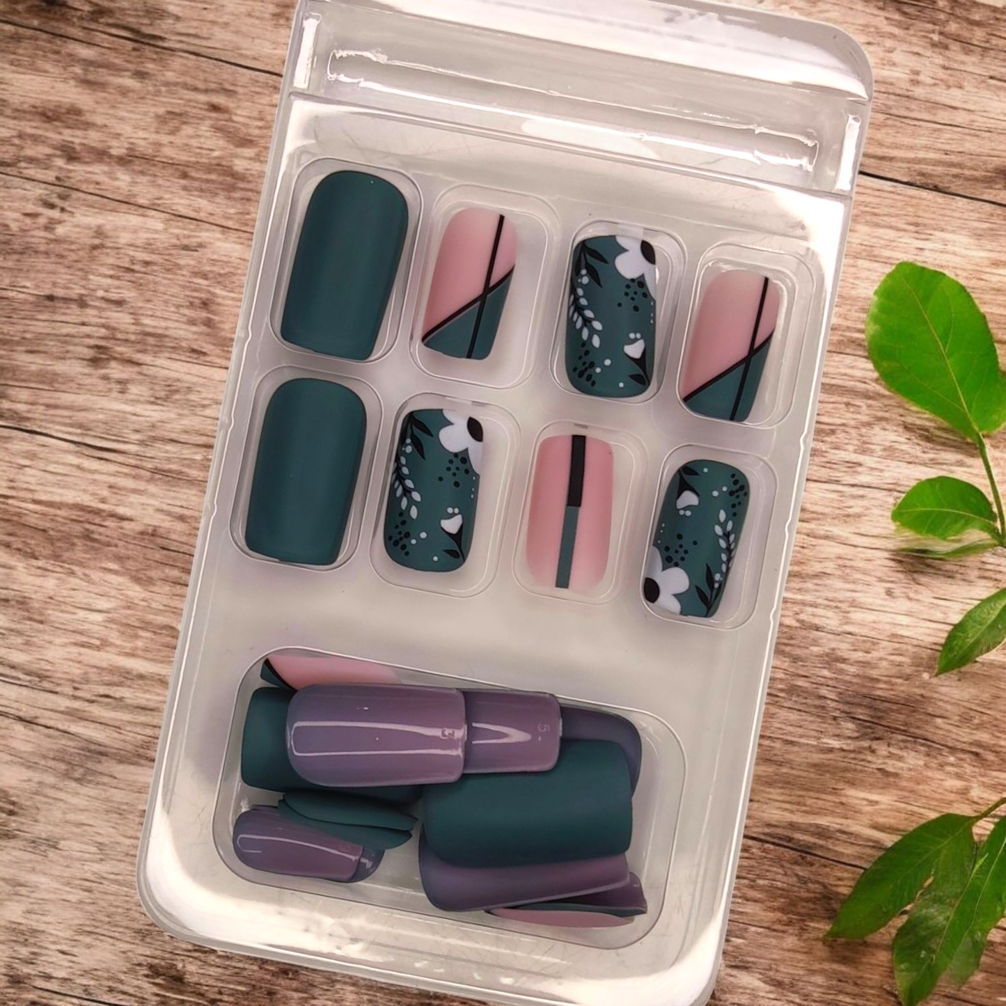 Zöld és virág mintás