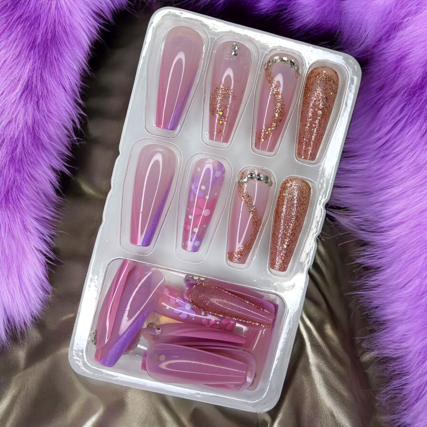 Lila csillámos virág