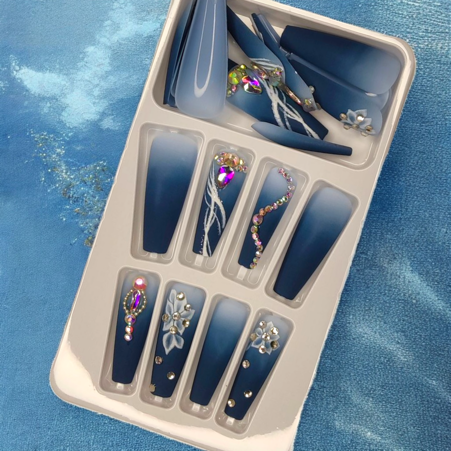 Kékes szürke Ombre kövekkel